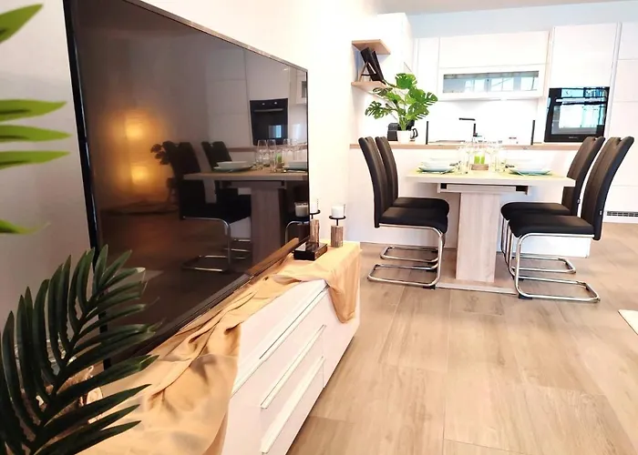 Modern Mountain Apartment - Free Parking & Sauna