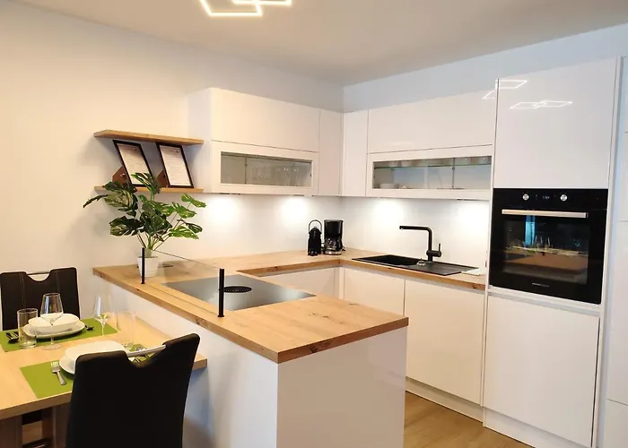 Modern Mountain Apartment - Free Parking & Sauna